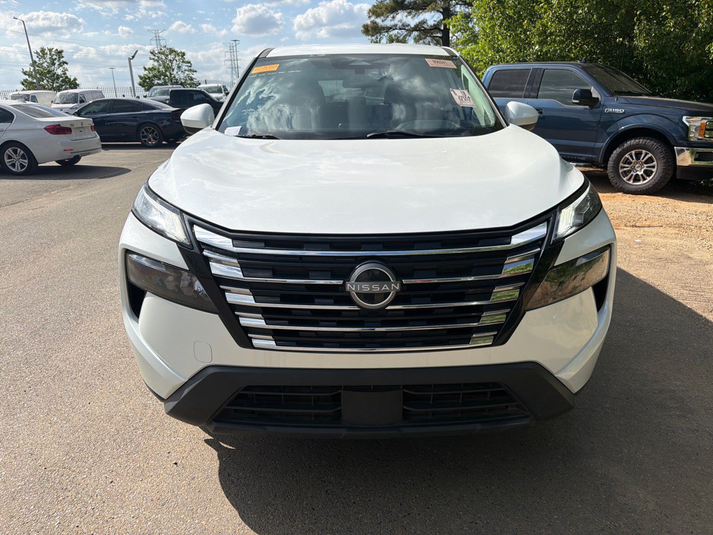 2024 Nissan Rogue Image 2