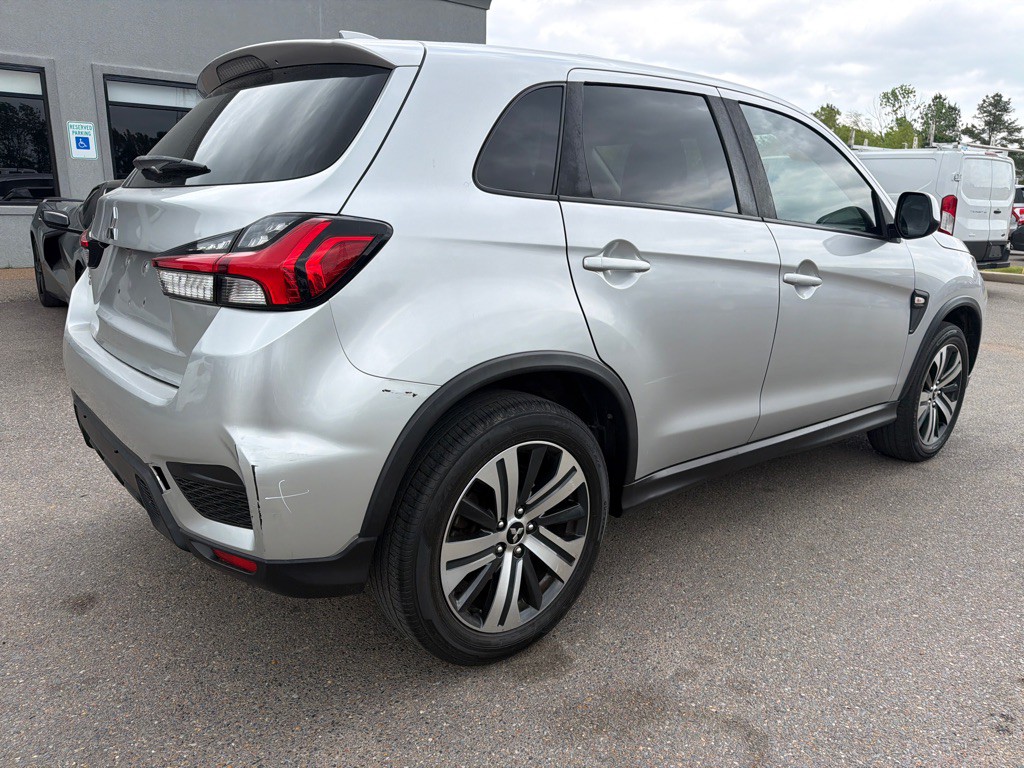 2020 Mitsubishi Outlander Image 4