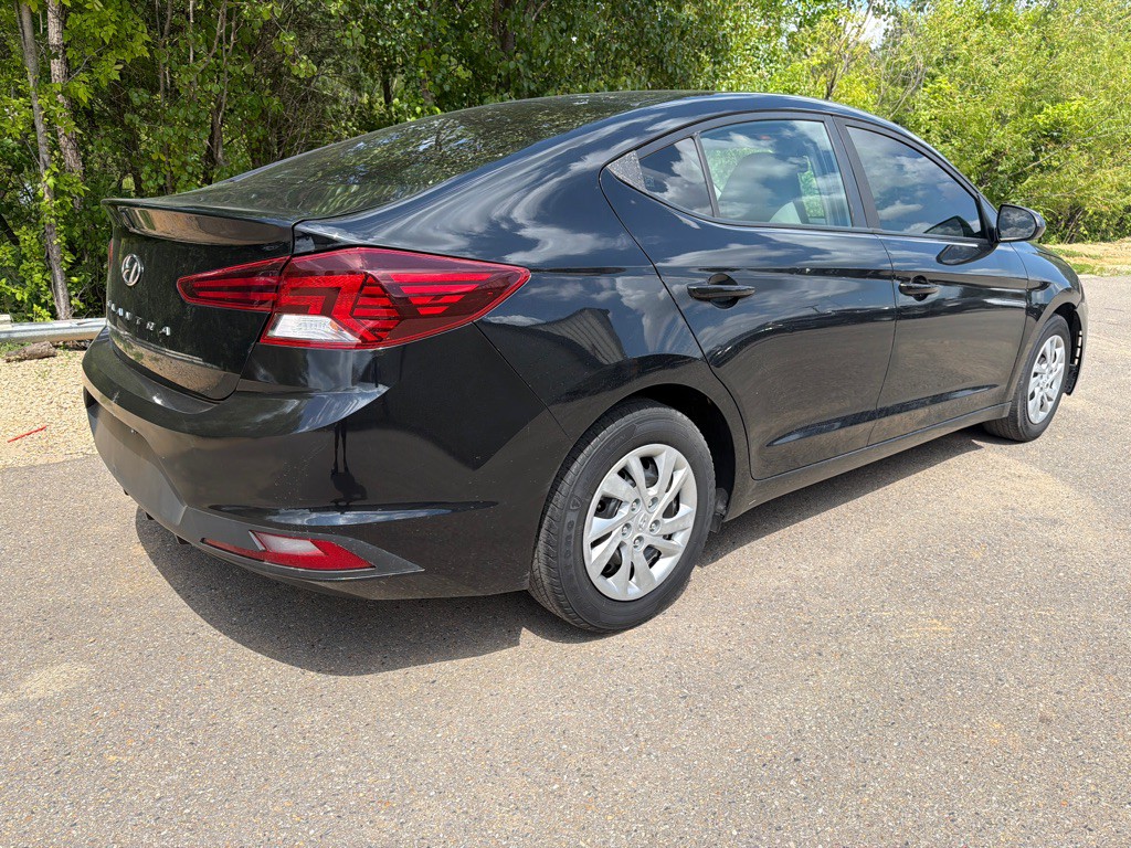 2019 Hyundai Elantra Image 4