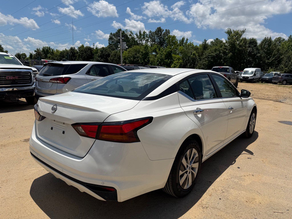 2024 Nissan Altima Image 2