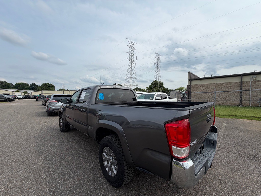 2017 Toyota Tacoma Image 2