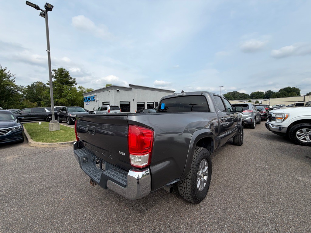 2017 Toyota Tacoma Image 3