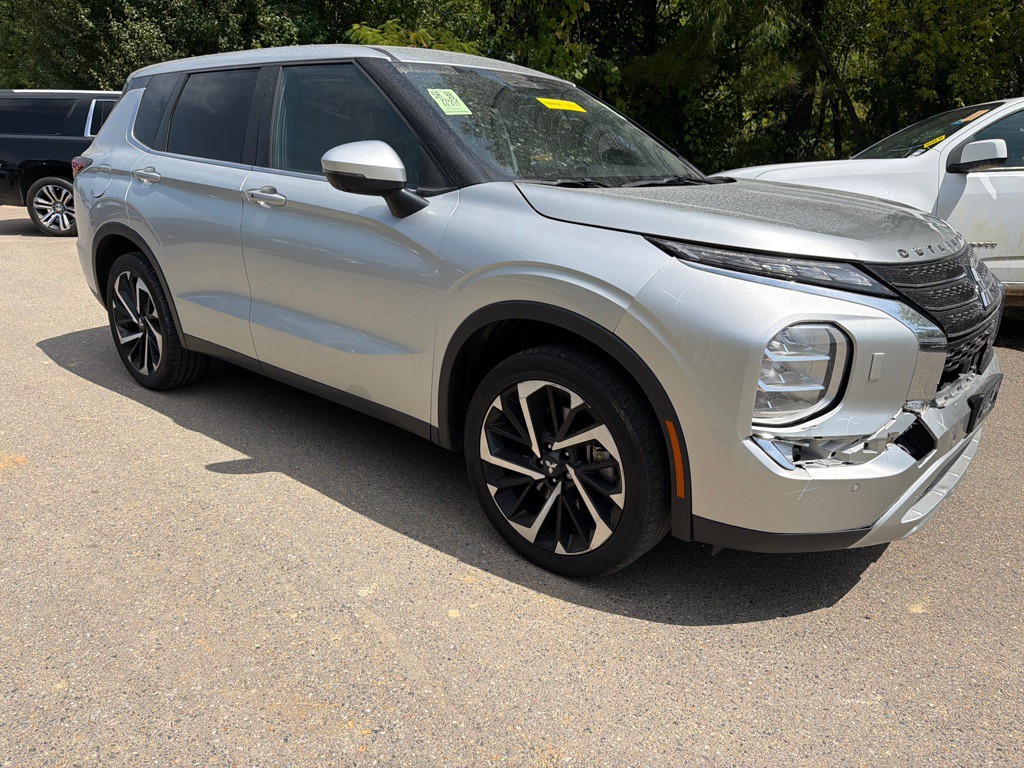 2022 Mitsubishi Outlander Image 3
