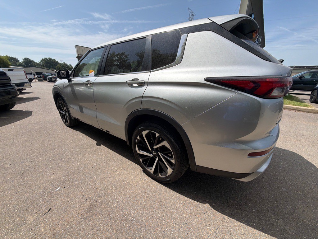 2022 Mitsubishi Outlander Image 6