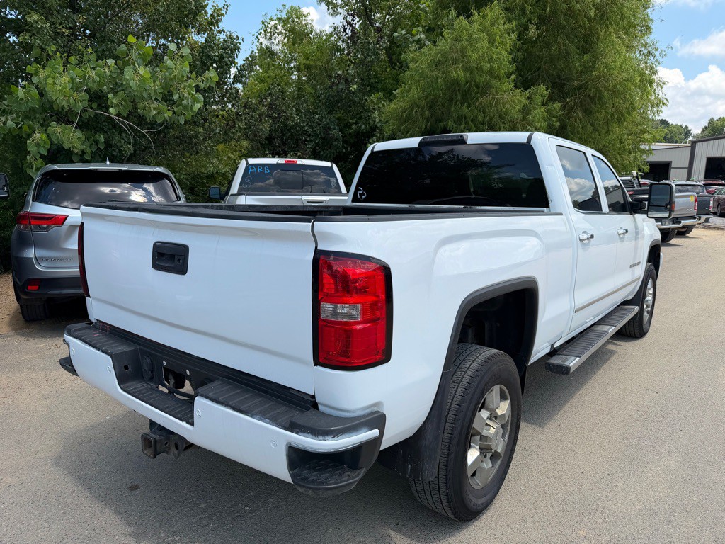 2019 GMC Sierra Image 2