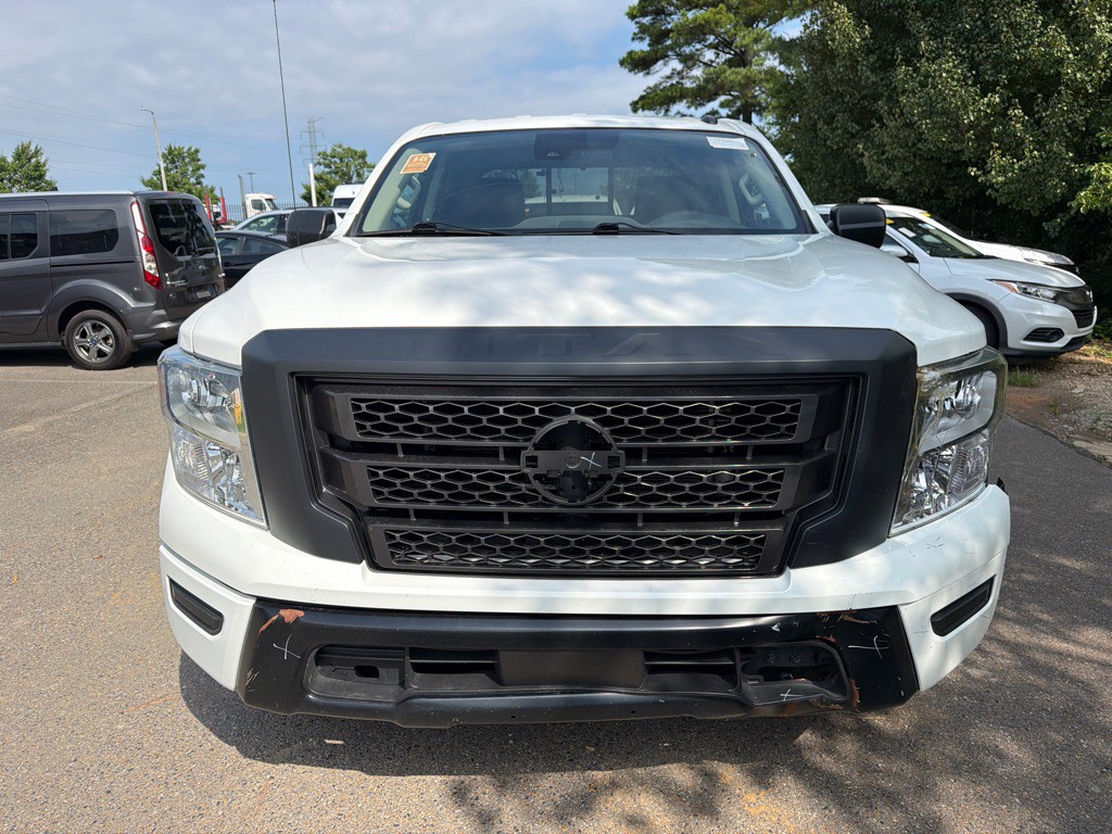 2021 Nissan Titan Image 2