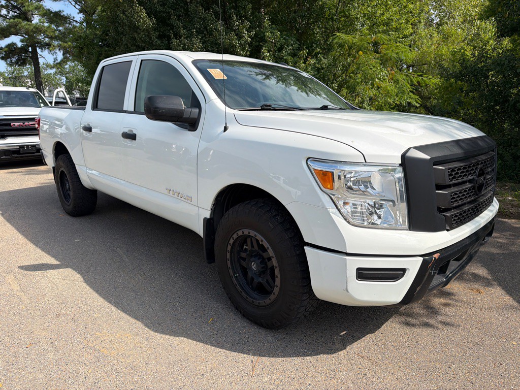 2021 Nissan Titan Image 3