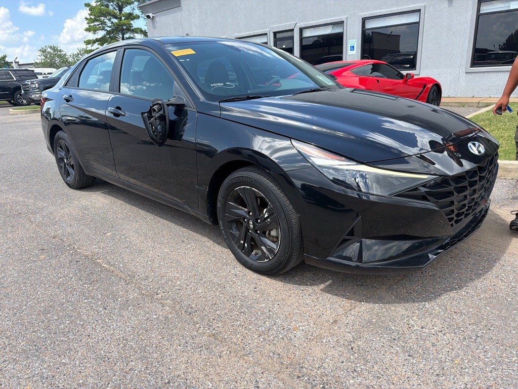 2023 Hyundai Elantra Image 3