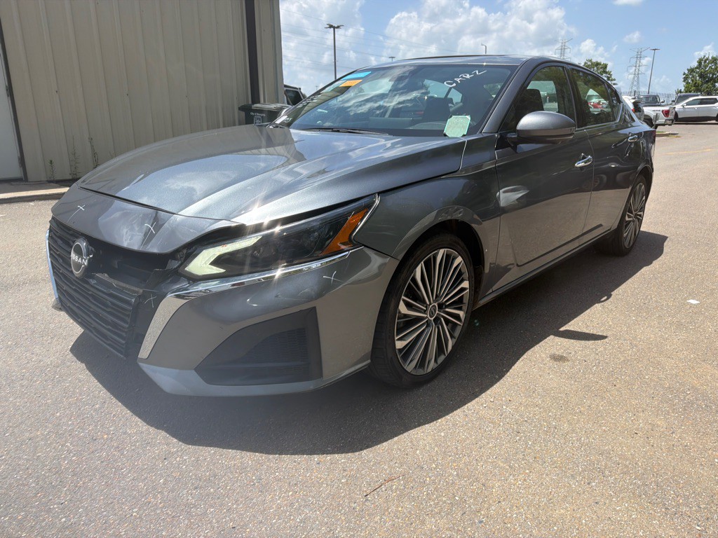 2023 Nissan Altima Image 1