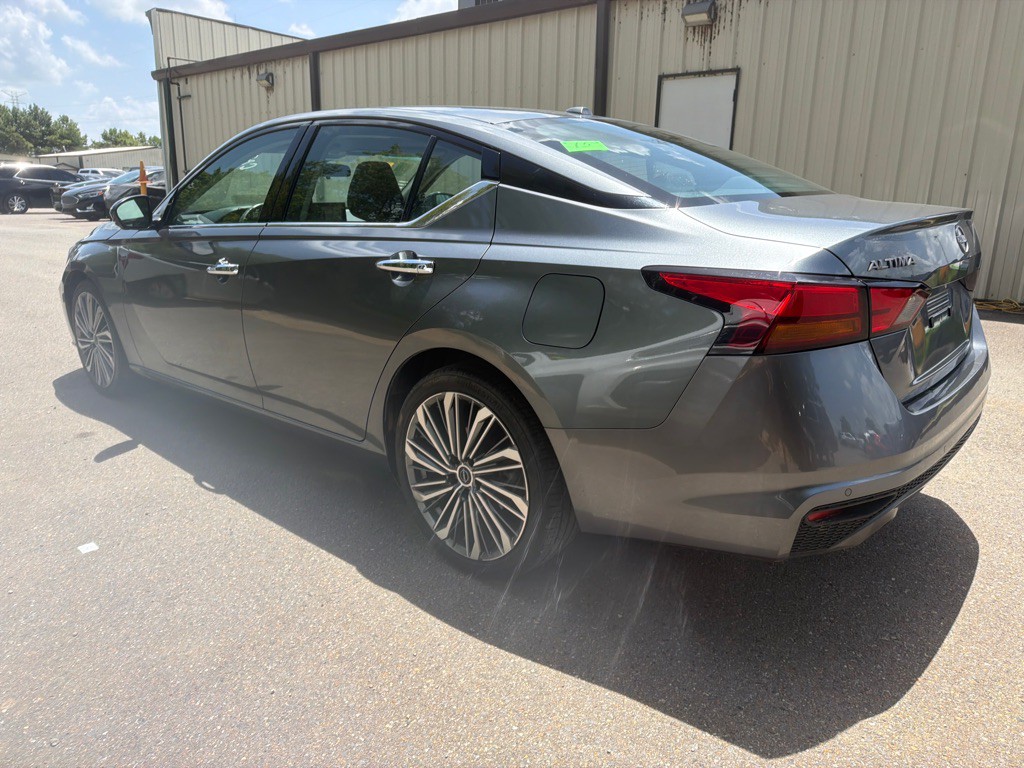 2023 Nissan Altima Image 6