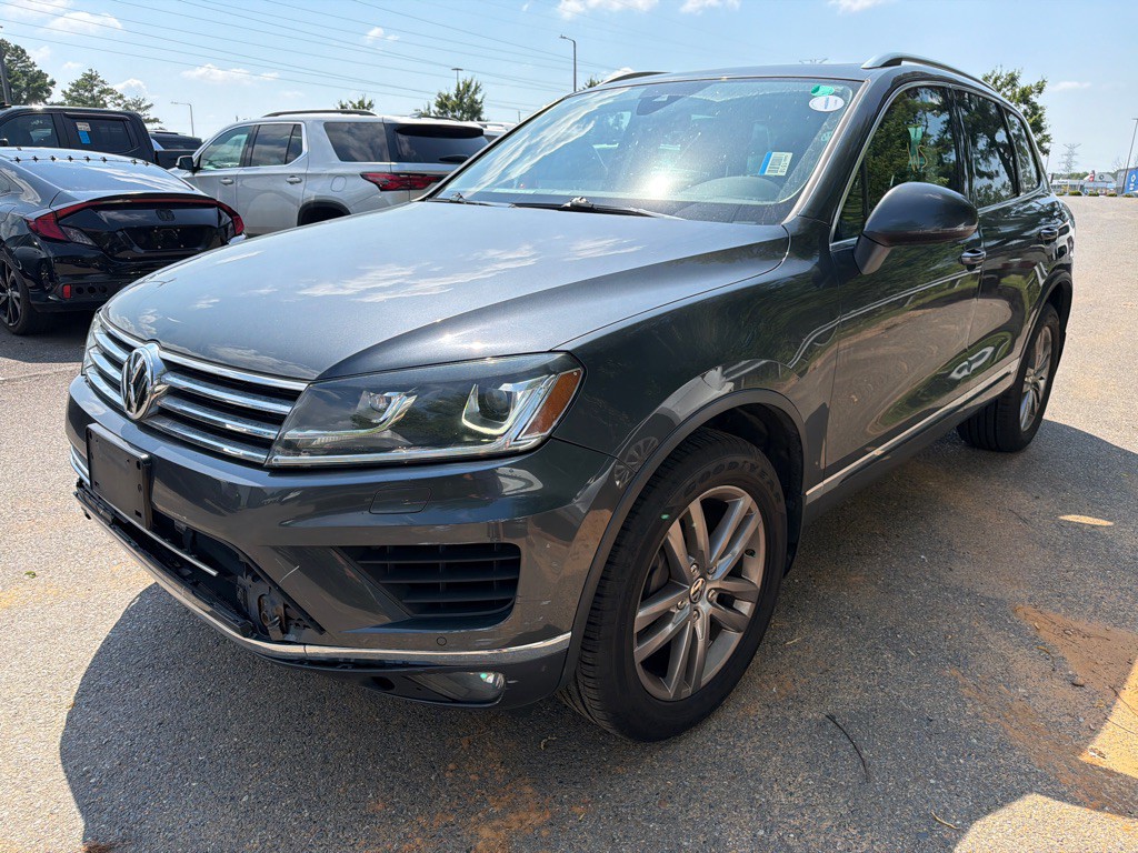 2016 Volkswagen Touareg Image 1