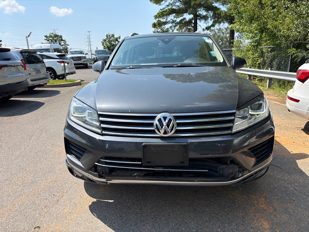 2016 Volkswagen Touareg Image 2