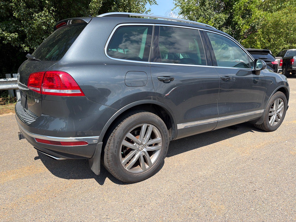 2016 Volkswagen Touareg Image 4