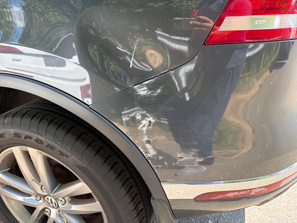 2016 Volkswagen Touareg Image 11