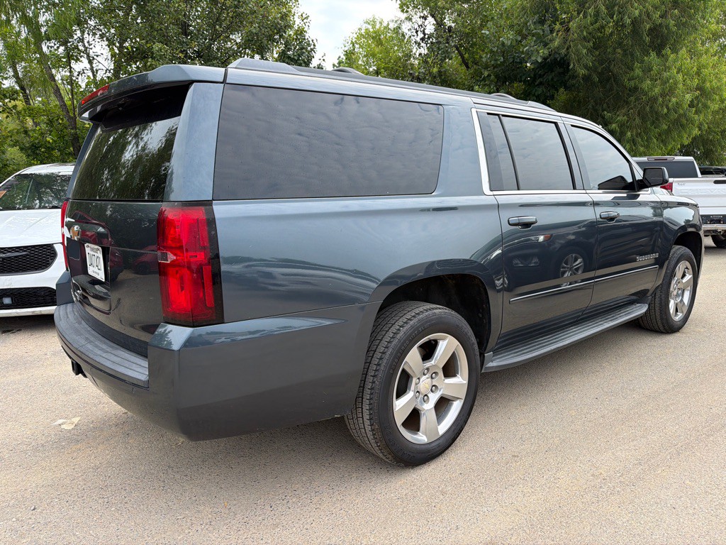 2019 Chevrolet Suburban Image 4