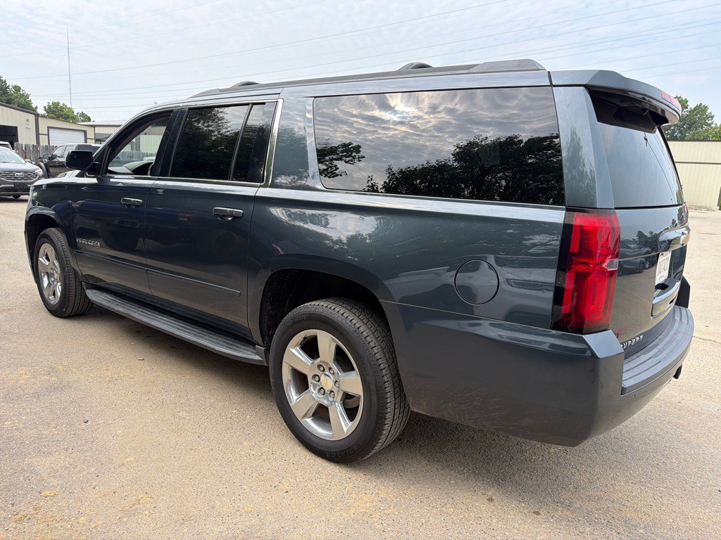 2019 Chevrolet Suburban Image 6