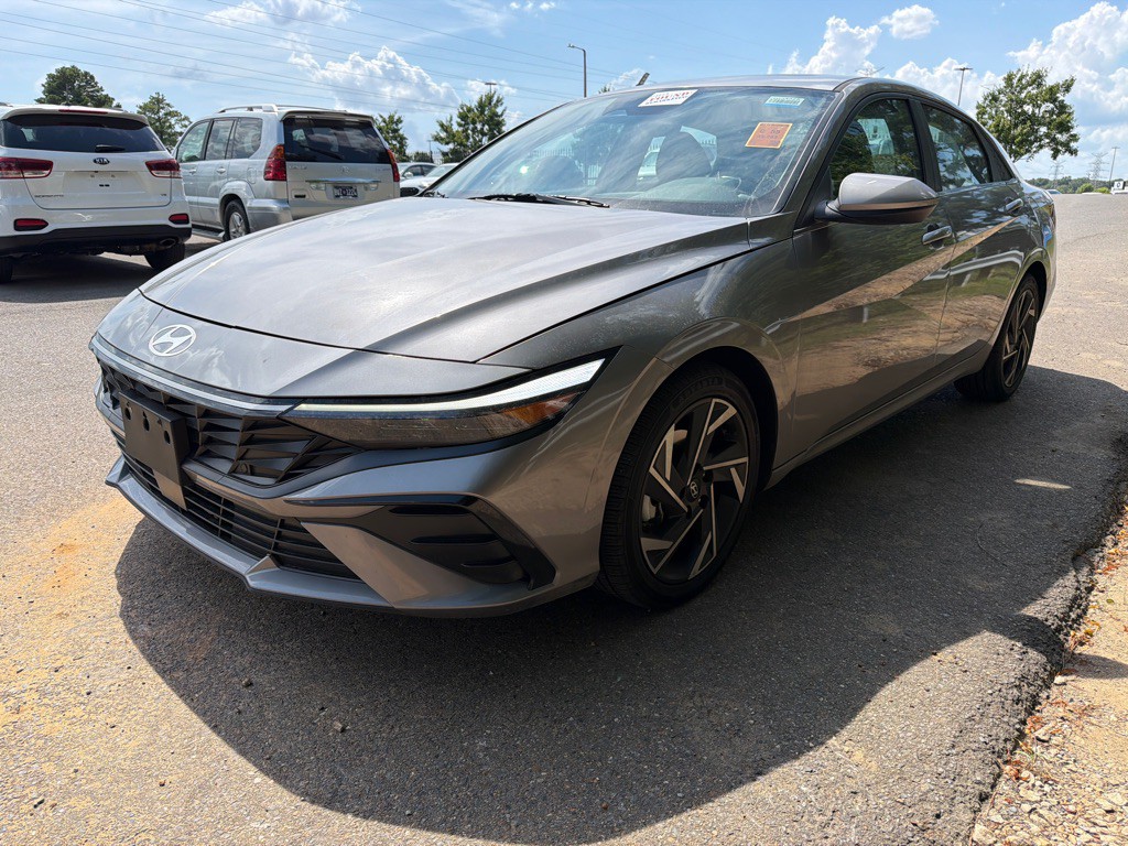 2024 Hyundai Elantra Image 1