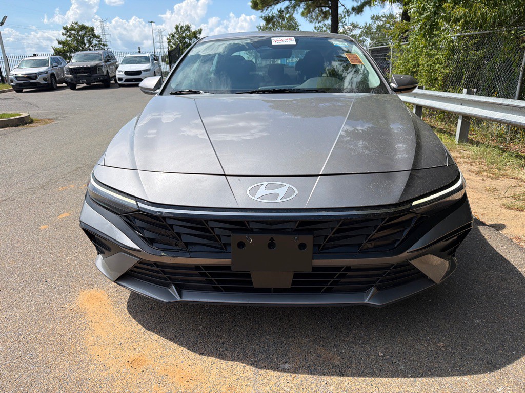 2024 Hyundai Elantra Image 2