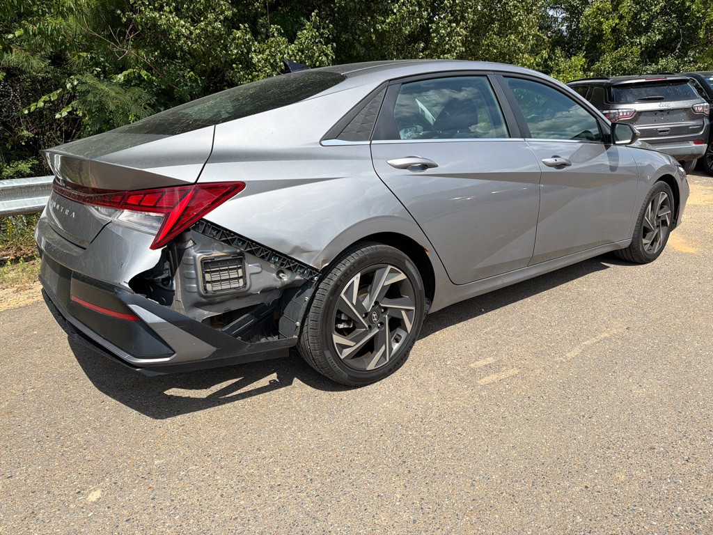 2024 Hyundai Elantra Image 4