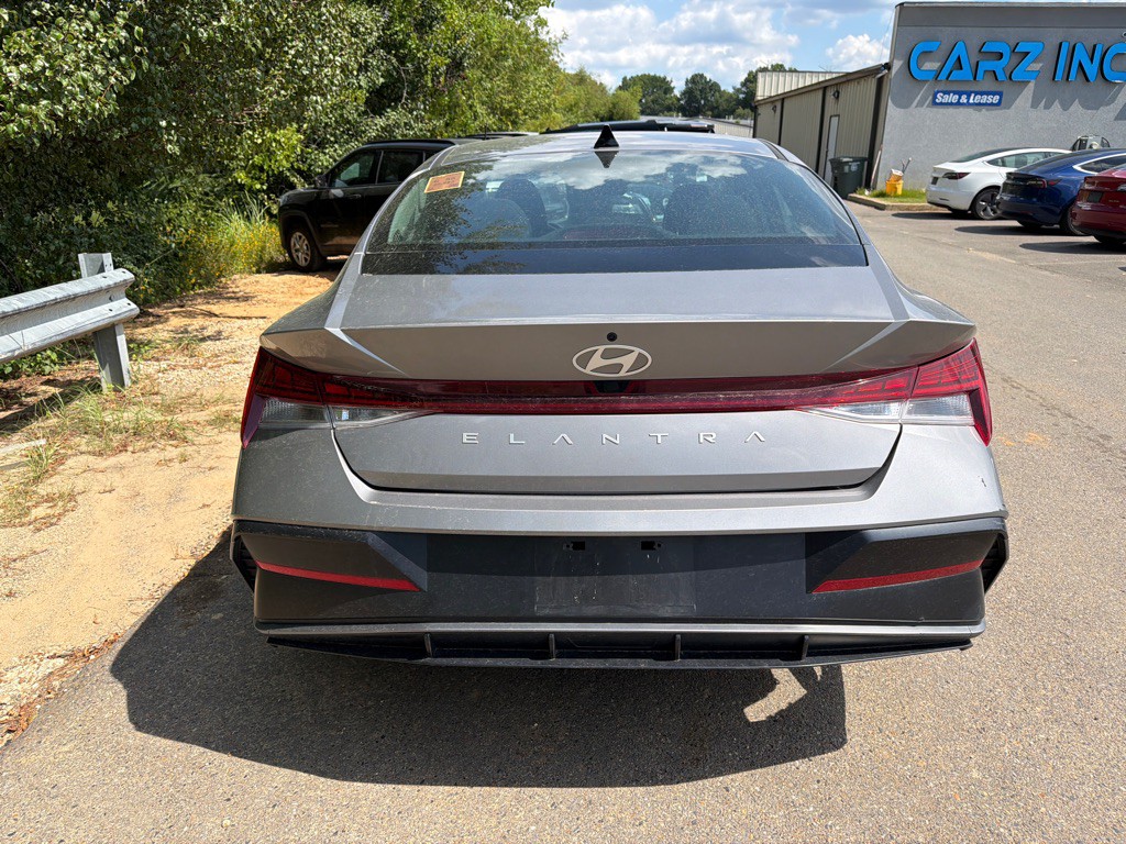 2024 Hyundai Elantra Image 5