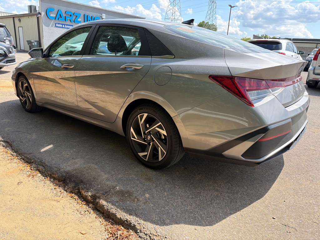 2024 Hyundai Elantra Image 6