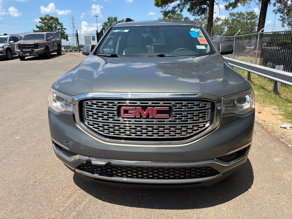 2018 GMC Acadia Image 2