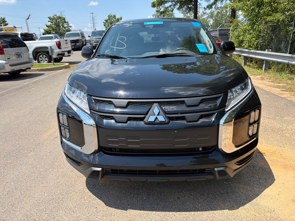 2024 Mitsubishi Outlander Image 2