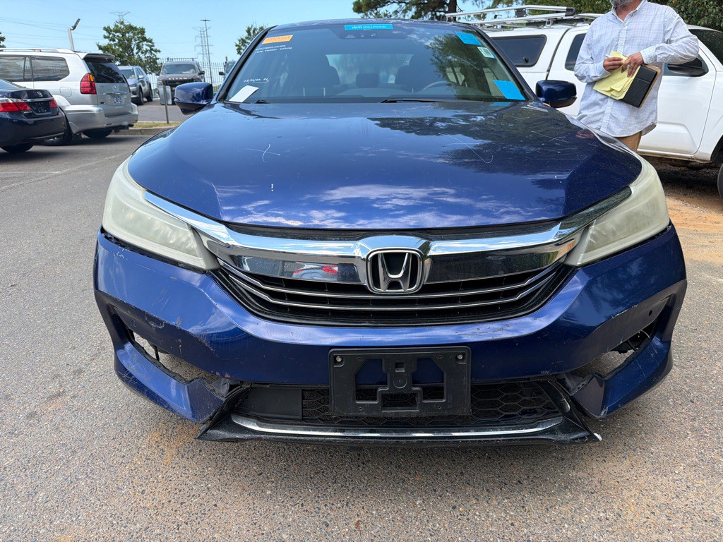 2017 Honda Accord Image 2