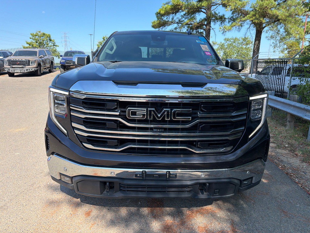 2022 GMC Sierra Image 2