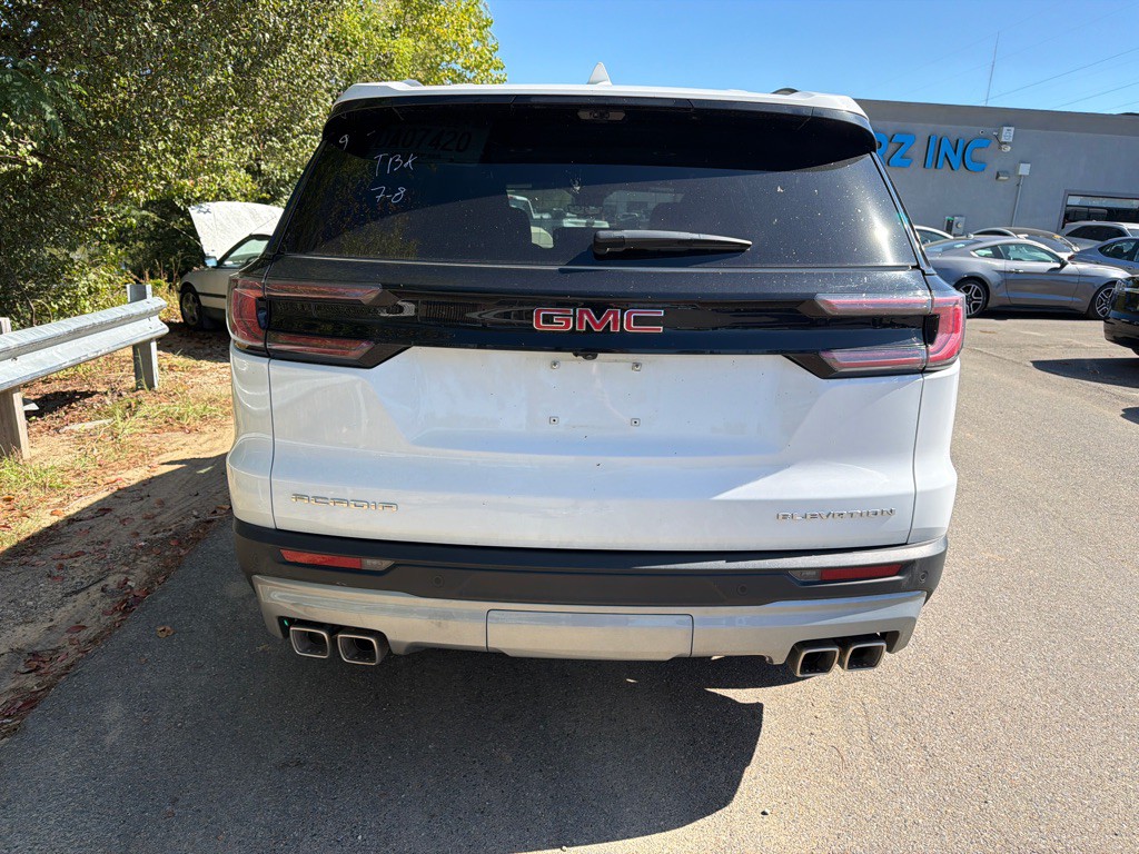 2026 GMC Acadia Image 5