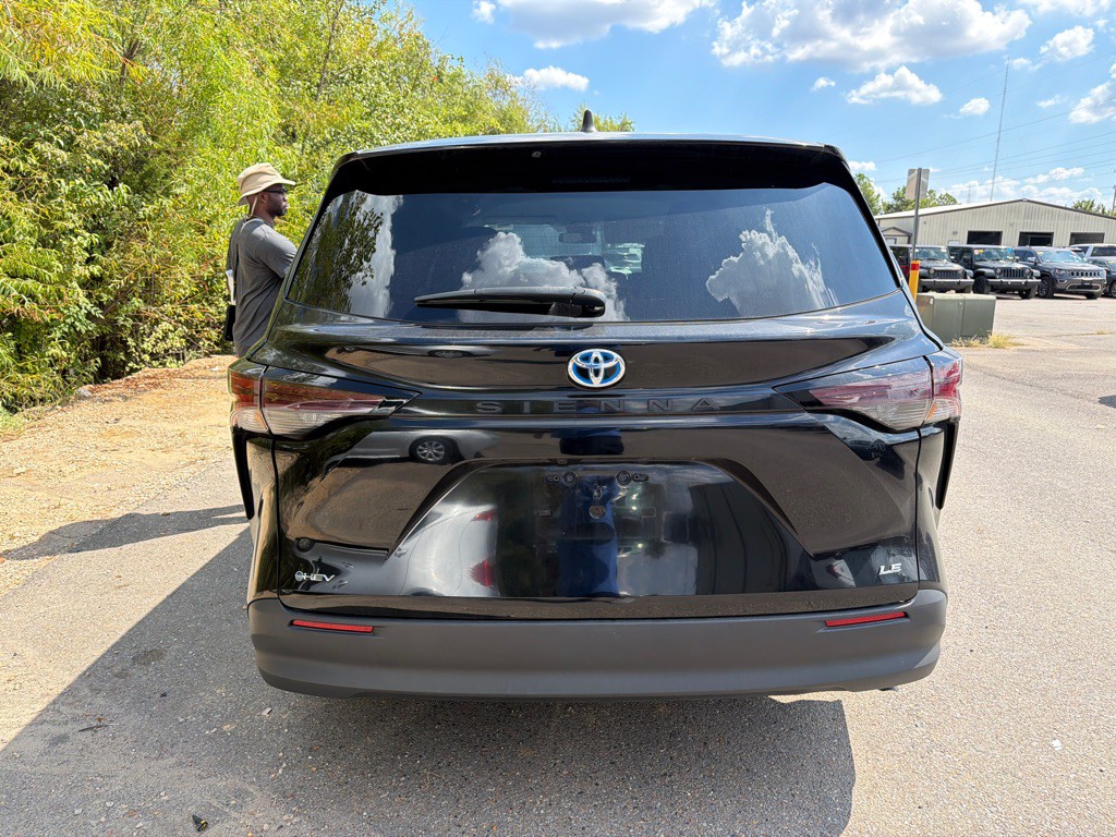 2025 Toyota Sienna Image 5