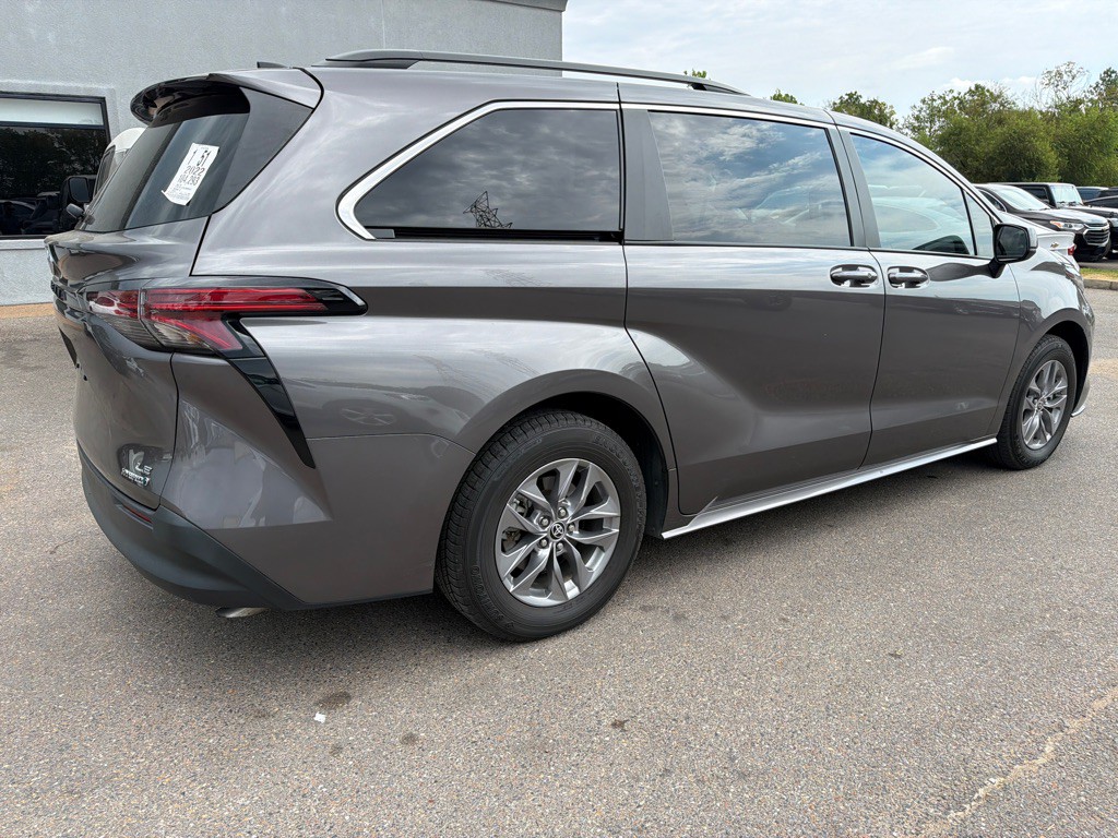 2022 Toyota Sienna Image 4