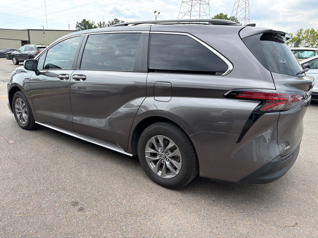 2022 Toyota Sienna Image 6
