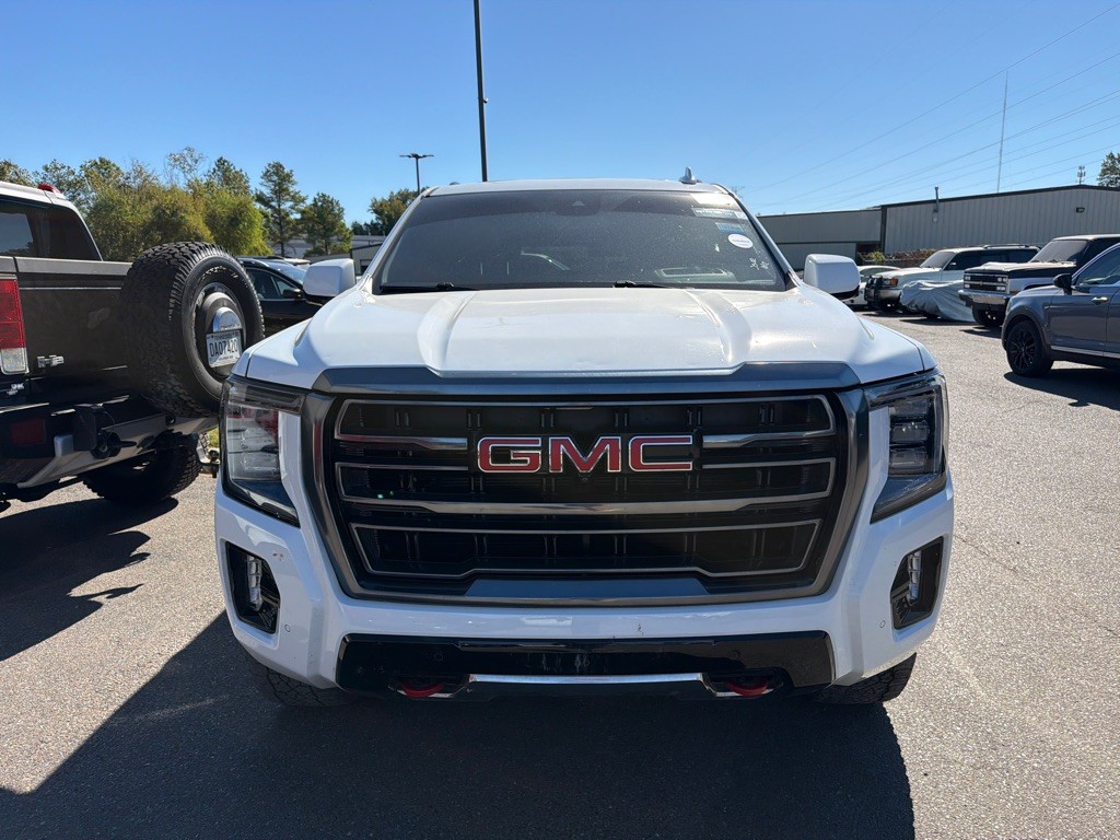2023 GMC Yukon Image 2