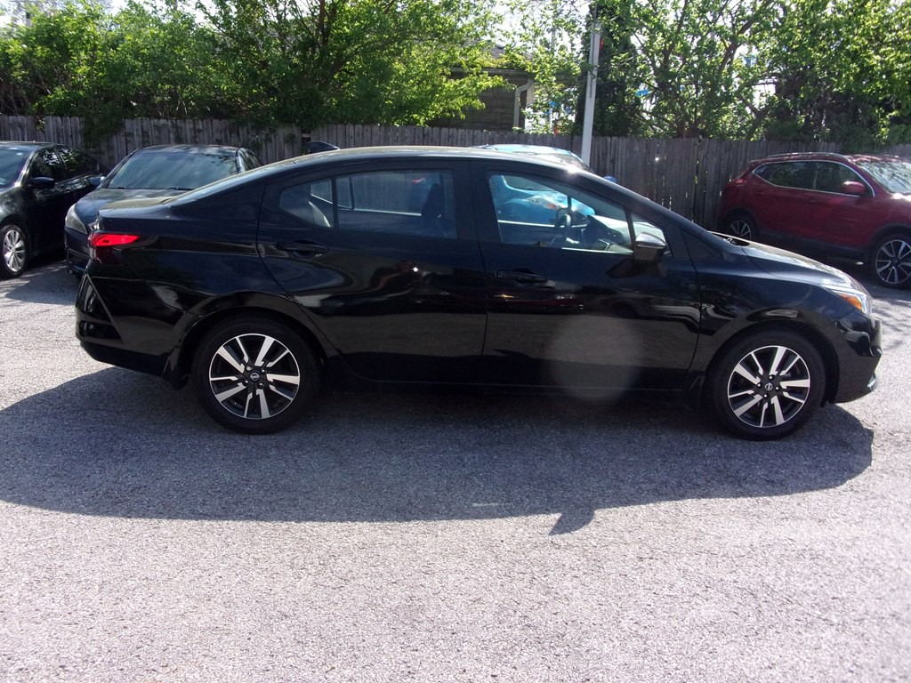 2020 Nissan Versa Image 3