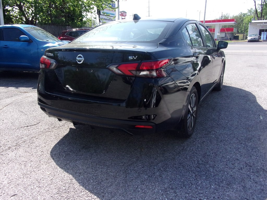 2020 Nissan Versa Image 4
