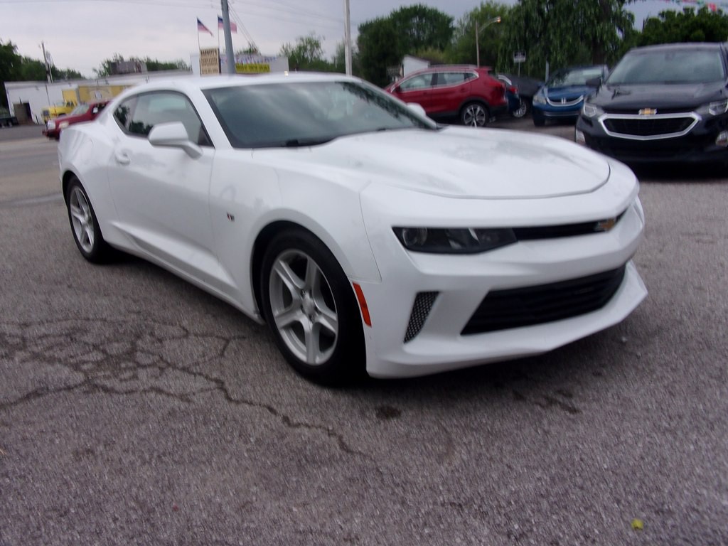 2017 Chevrolet Camaro Image 2