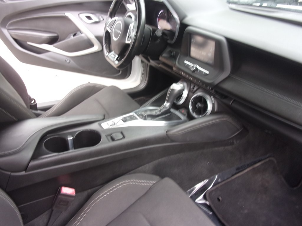 2017 Chevrolet Camaro Image 8