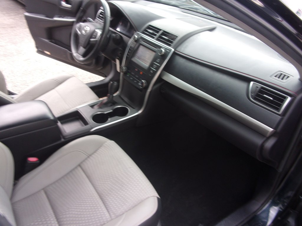 2015 Toyota Camry Image 8
