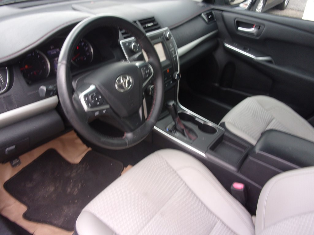 2015 Toyota Camry Image 9