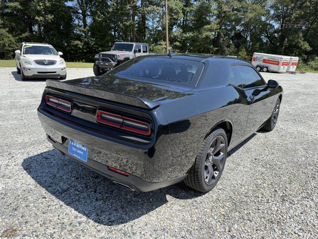2018 Dodge Challenger Image 3