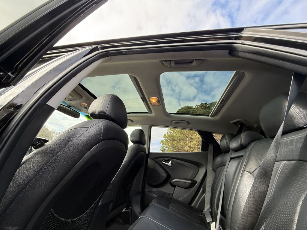 2012 Hyundai Tucson Image 10