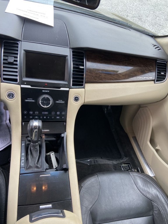 2013 Ford Taurus Image 9