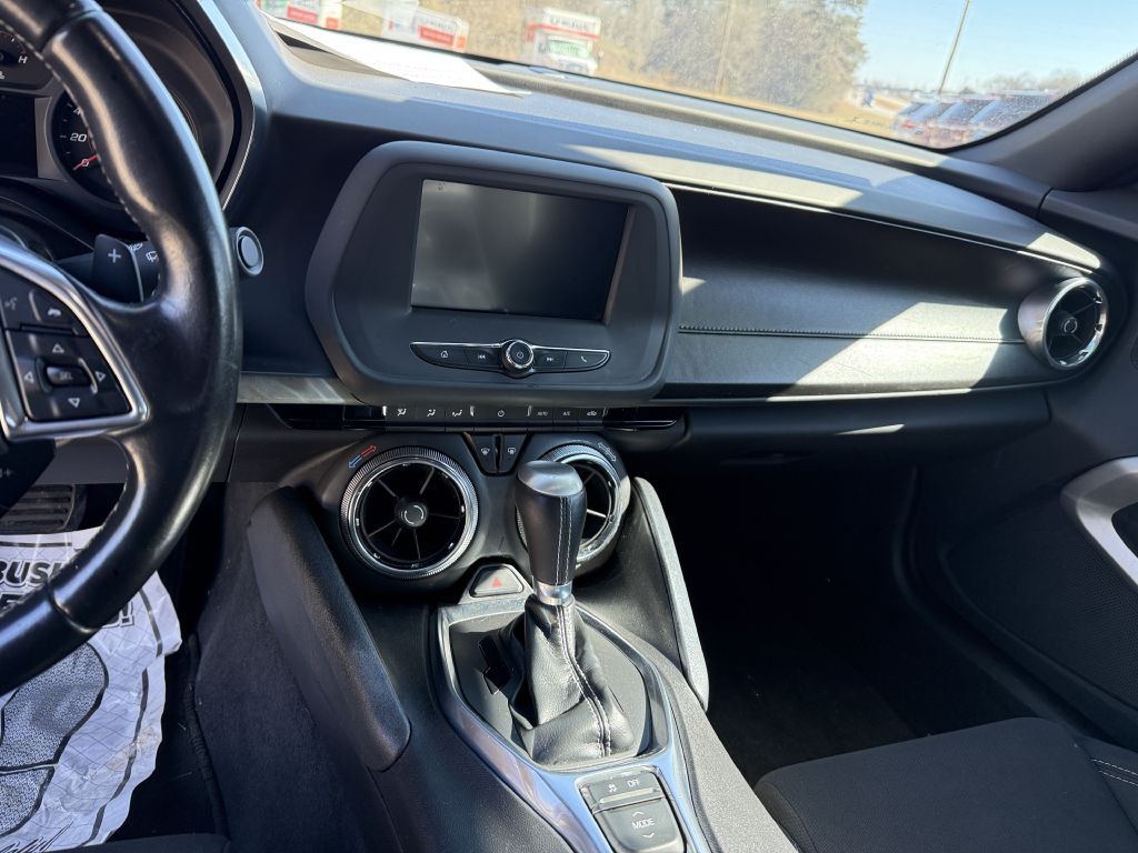 2017 Chevrolet Camaro Image 8