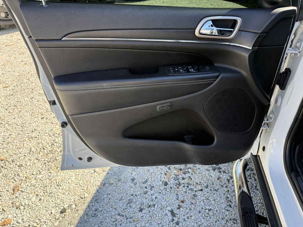 2017 Jeep Grand Cherokee Image 11