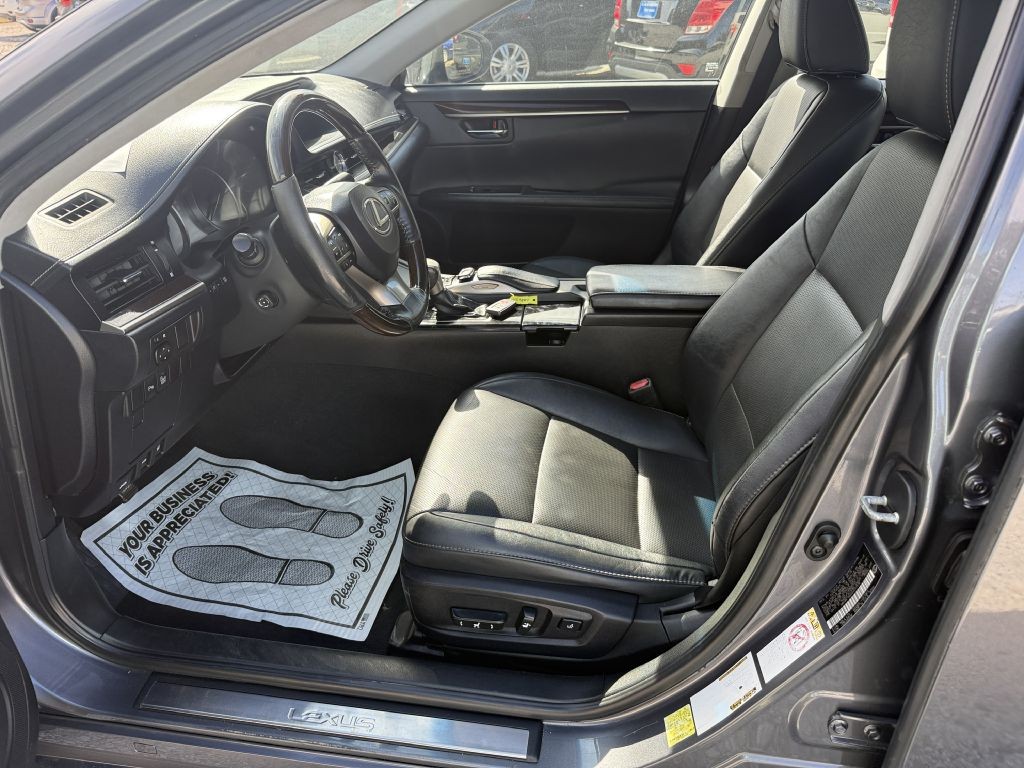 2016 Lexus ES Image 5