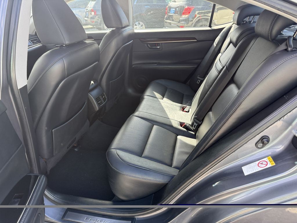 2016 Lexus ES Image 6