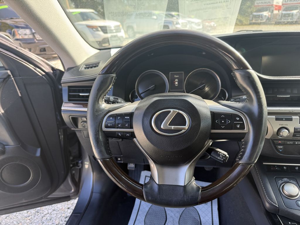 2016 Lexus ES Image 7