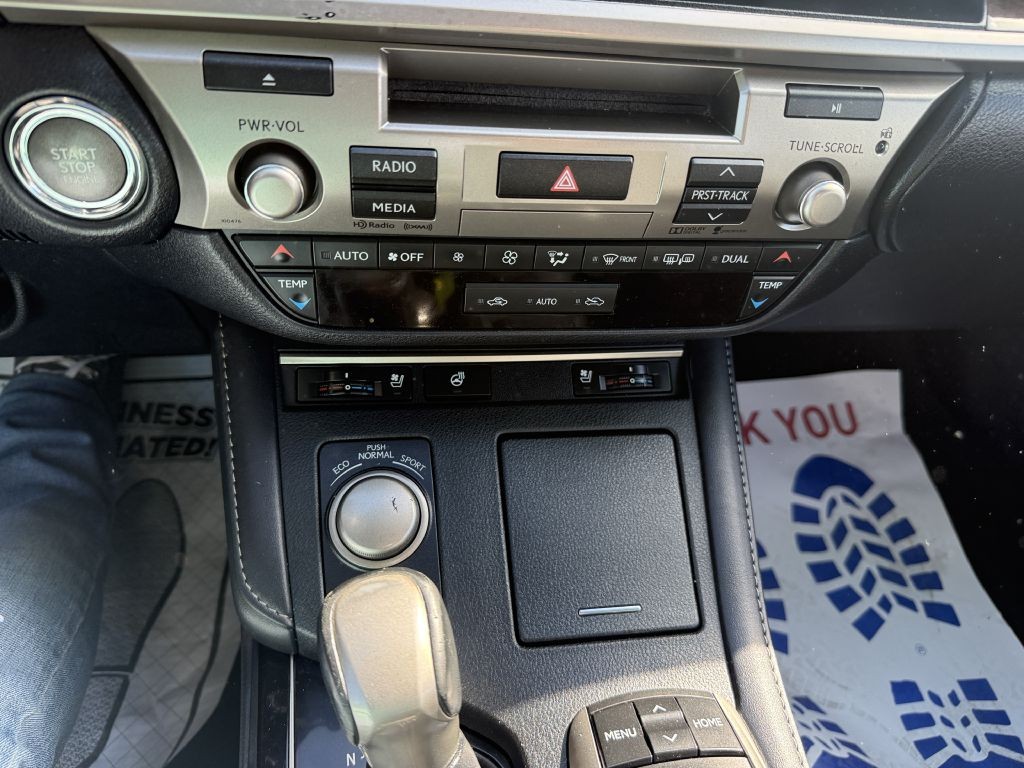 2016 Lexus ES Image 12