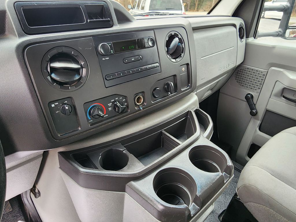 2016 Ford Econoline Image 13